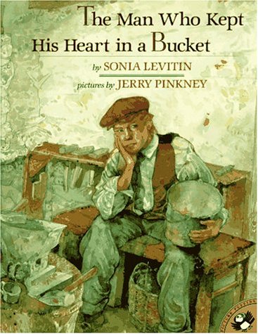 cover image The Man Who Kept His Heart in a Bucket