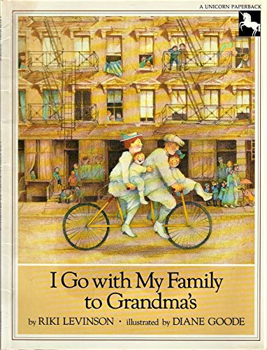 cover image I Go with My Family to Grandma's