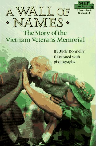 cover image A Wall of Names: The Story of the Vietnam Veterans Memorial