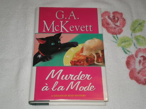 cover image MURDER  LA MODE: A Savannah Reid Mystery