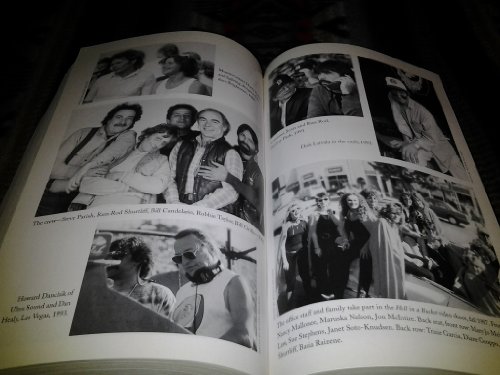 cover image A LONG STRANGE TRIP: The Inside History of the Grateful Dead