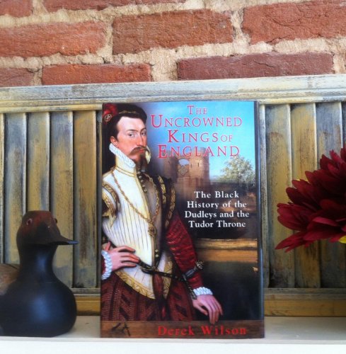 cover image THE UNCROWNED KINGS OF ENGLAND: The Black History of the Dudleys and the Tudor Throne