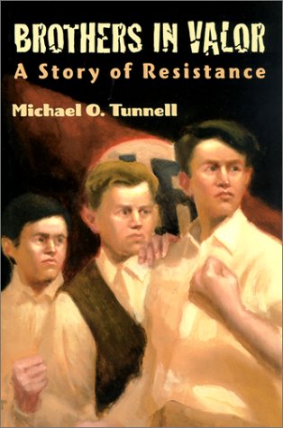 cover image BROTHERS IN VALOR: A Story of Resistance