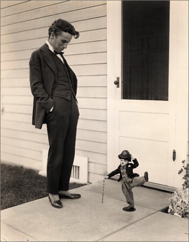 cover image CHARLIE CHAPLIN: A Photo Diary